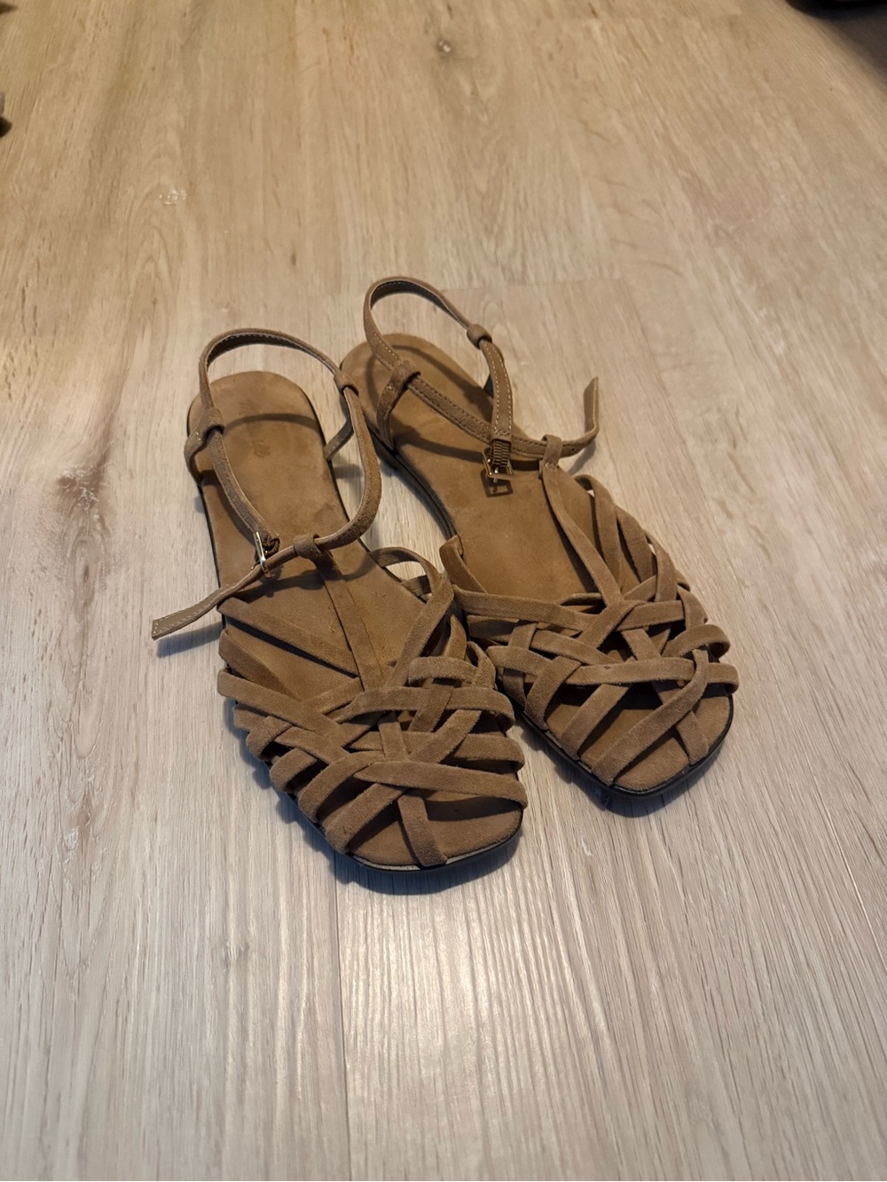 Madewell The Milano Fisherman Sandal in Suede - Picture 4 of 5